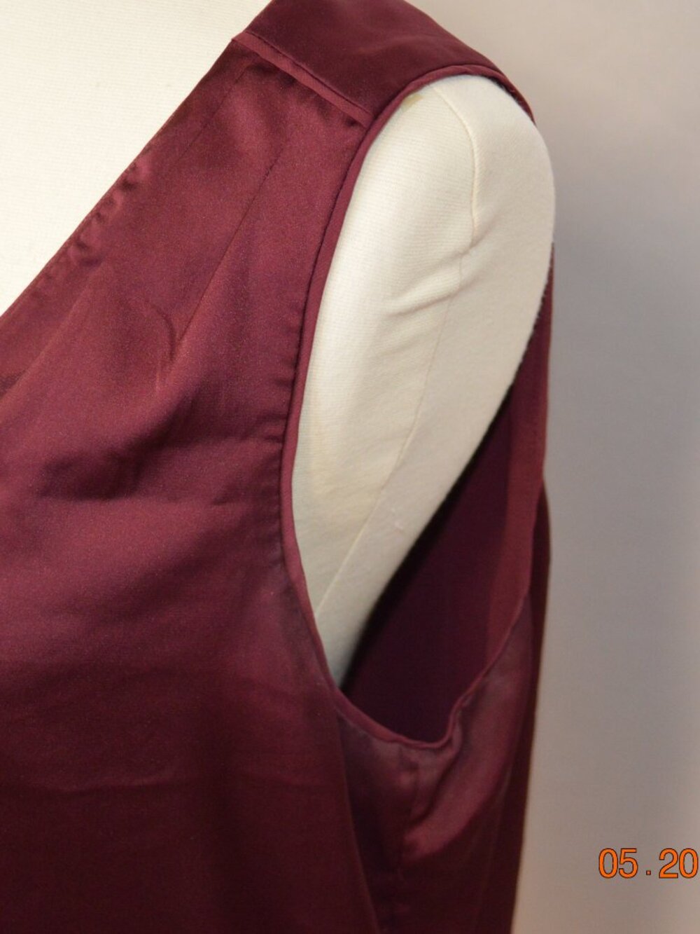 White House Black Market Large Burgundy Layered V-Neck Sleeveless Blouse - Picture 3 of 6
